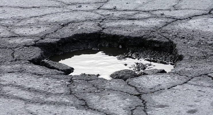 1天内28辆车“中招”！澳洲最“坑”道路就是它，政府部门相互“踢皮球”（组图） - 2