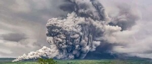 最高级别警戒! 火山剧烈喷发 6小时连震45次 居民严重烧伤 灰烬遮天蔽日!