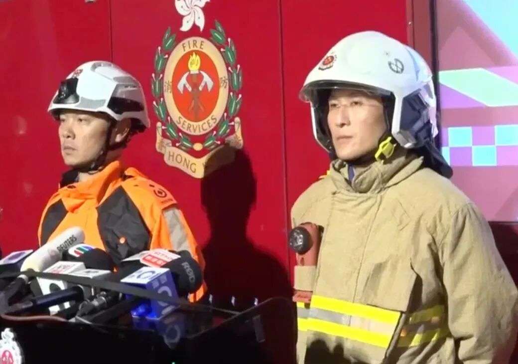 消防會見記者。