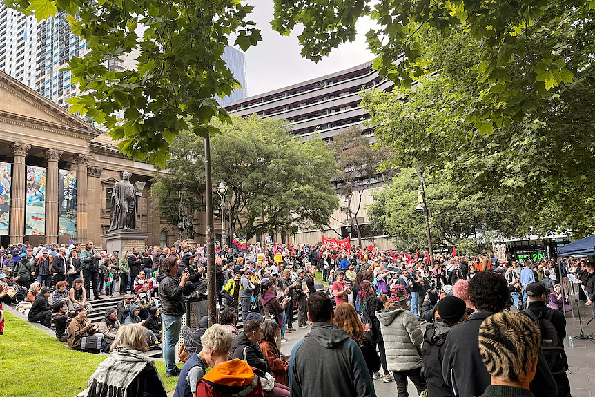 墨尔本CBD再次爆发反移民游行！一国党党魁到场力挺，大批警员维持秩序（组图） - 4