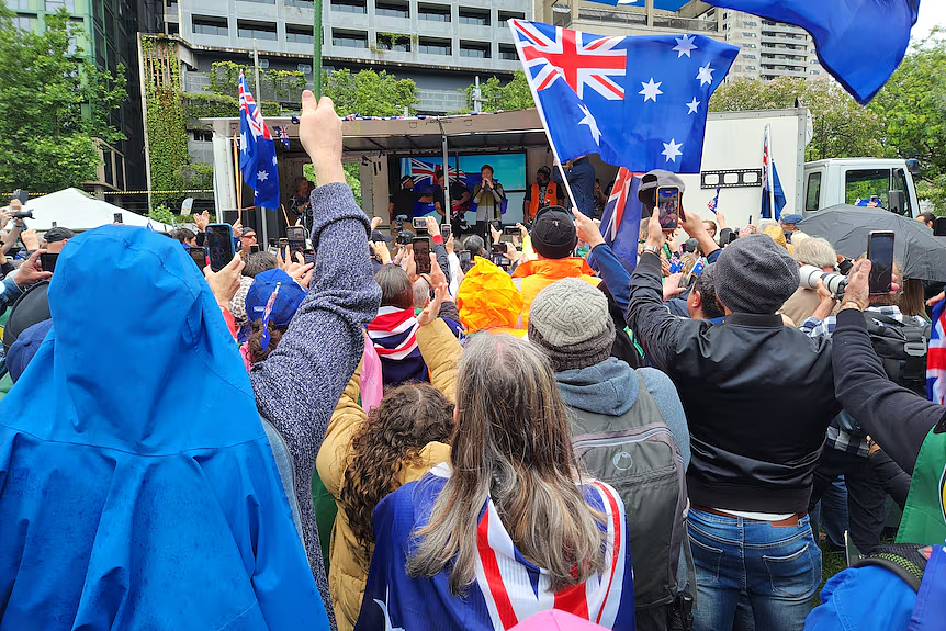 墨尔本CBD再次爆发反移民游行！一国党党魁到场力挺，大批警员维持秩序（组图） - 10