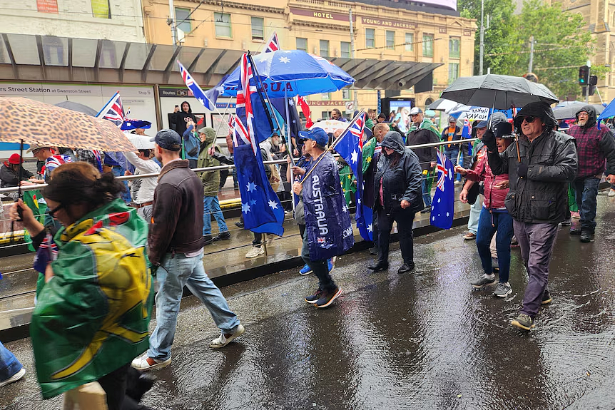 墨尔本CBD再次爆发反移民游行！一国党党魁到场力挺，大批警员维持秩序（组图） - 5