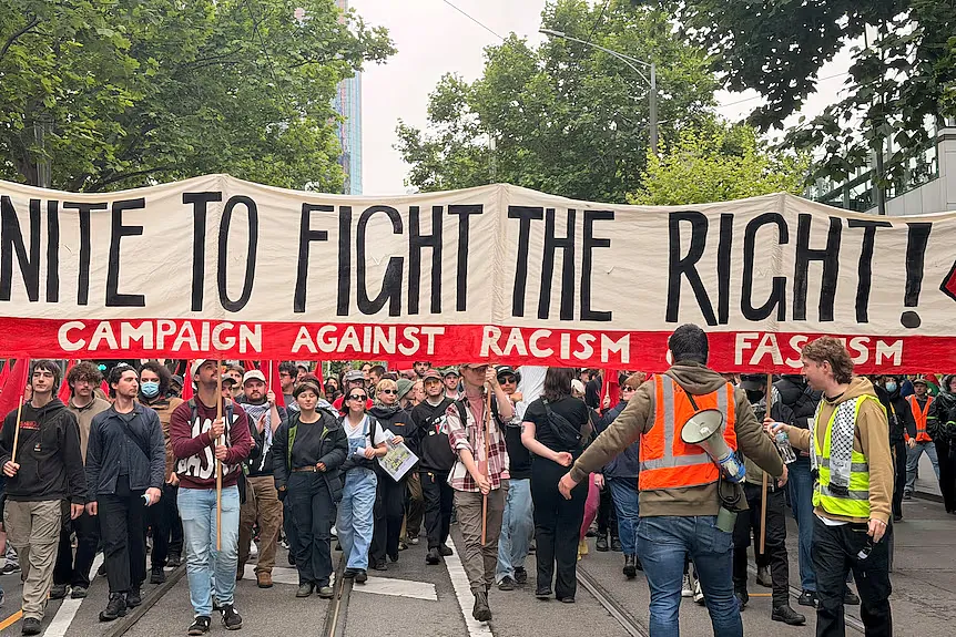 墨尔本CBD又爆发反移民游行,两拨人差点干起来!大批警力到场(组图) - 6