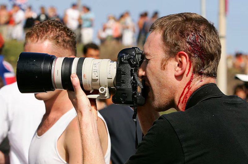 悉尼Cronulla种族骚乱20周年！数千西人街头追打中东裔，引后者大规模报复（视频/组图） - 5