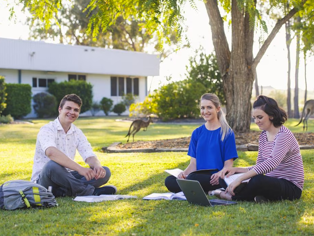 澳洲大学薪资就业率排名！UNSW、悉大前十不入，墨大垫底（组图） - 1