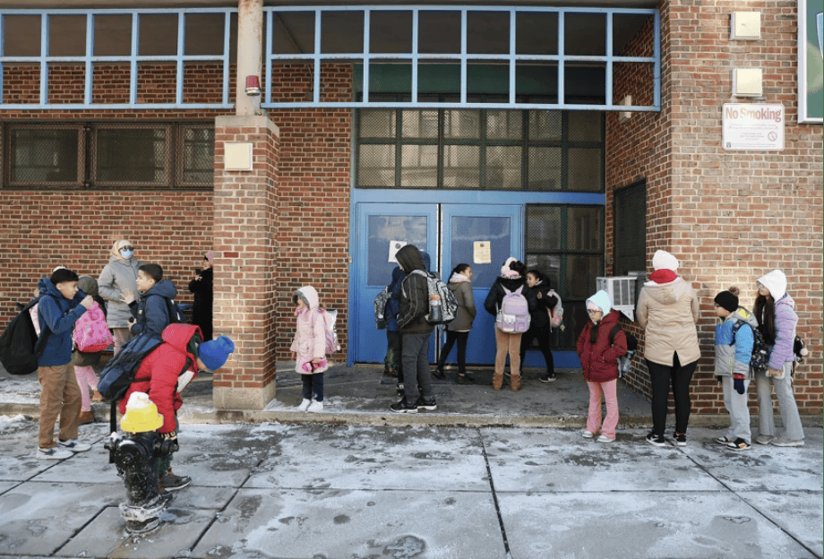 即日起！ICE执法人员可进入学校、教堂、医院抓捕无证移民_搜狐网