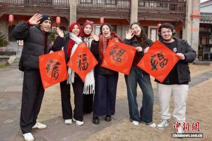 外籍人士在浙江宁波乡村感受“年味”