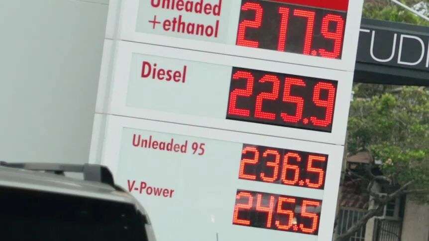 NAB warns rising petrol prices could drive inflation above 5 per cent - ABC  News