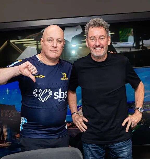 Christopher Luxon wears Highlanders jersey for Mike Hosking interview - NZ Herald