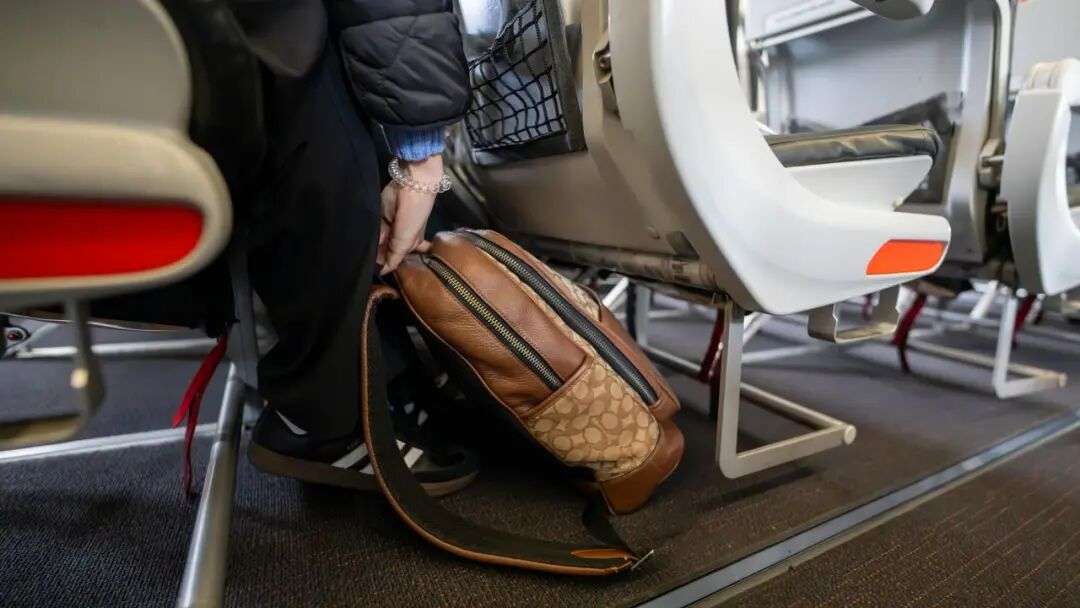 Jetstar to charge up to $52 for overhead locker bags from February | The  Australian